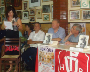 Carmen Morales recita el pasodoble a Reinita.