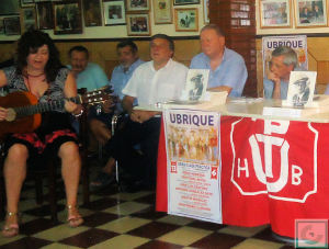 La cantautora Carmen Morales, interpretó dos temas de su grupo, La Buena Mujer.