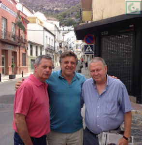 Los autores del libro, en la calle Moreno de Mora.