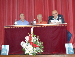 El autor del libro, José Troya González, entre el alcalde de Olvera, José Luis del Río, y el editor, Fernando Sígler.