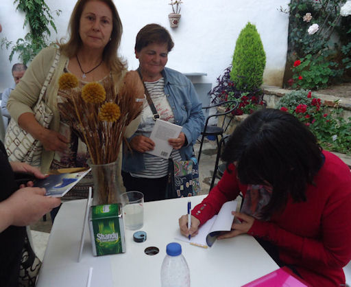 Firma de ejemplares.