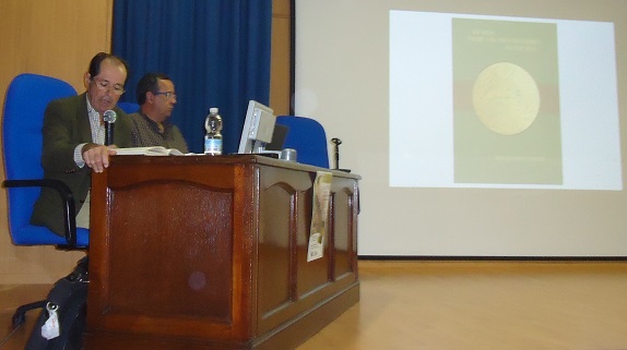 Javier Hidalgo, junto a José Manuel Amarillo, durante la presentación del libro.