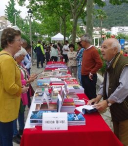 Una feria del libro de 2019 con publicaciones de Editorial Tréveris.