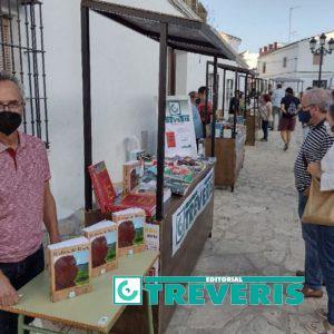 Rafael Ramos, en el stand de Editorial Tréveris en la Feria del Libro de Bornos.