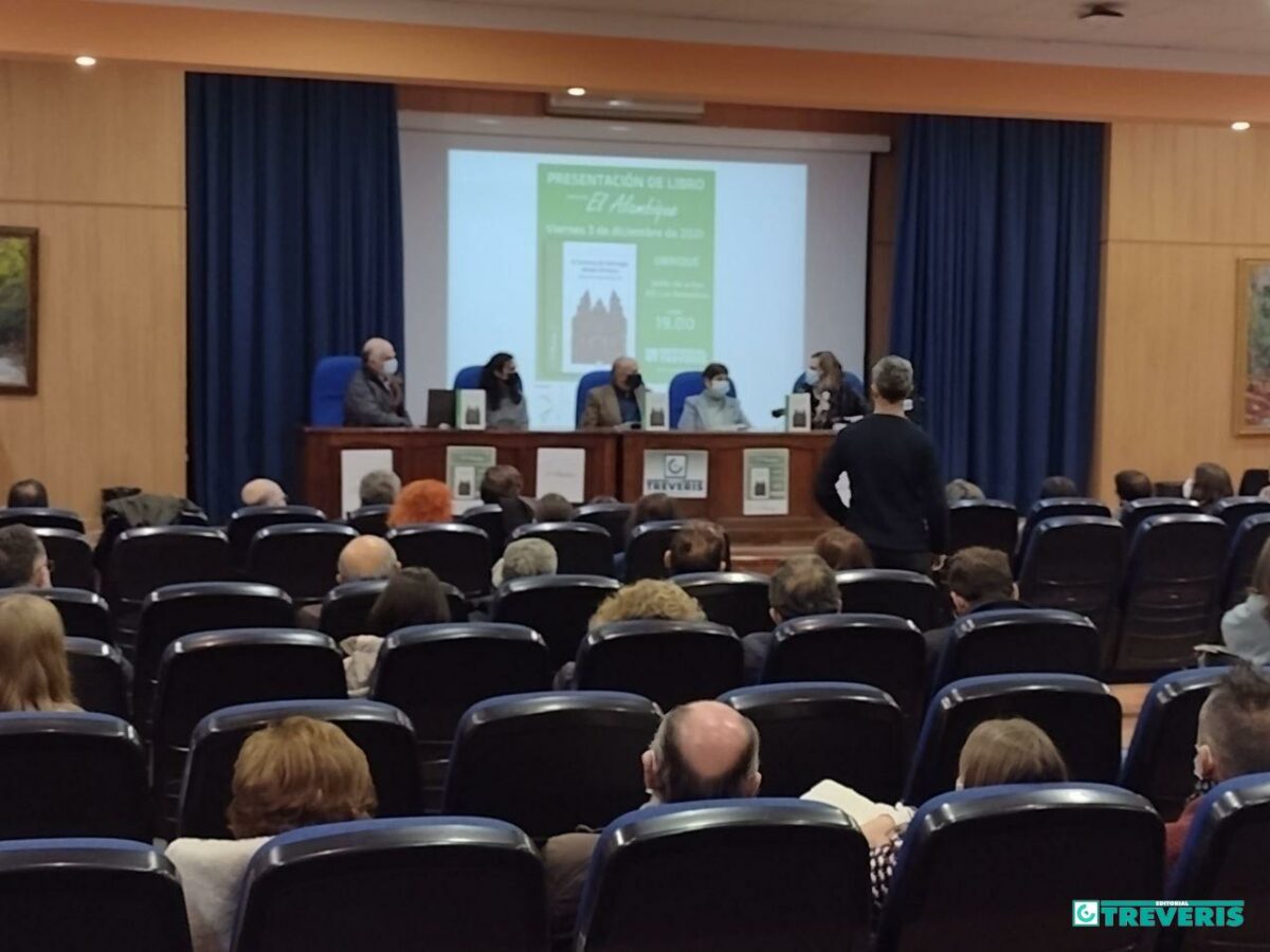 Presentación del libro, celebrada en el salón de actos del IES Los Remedios.