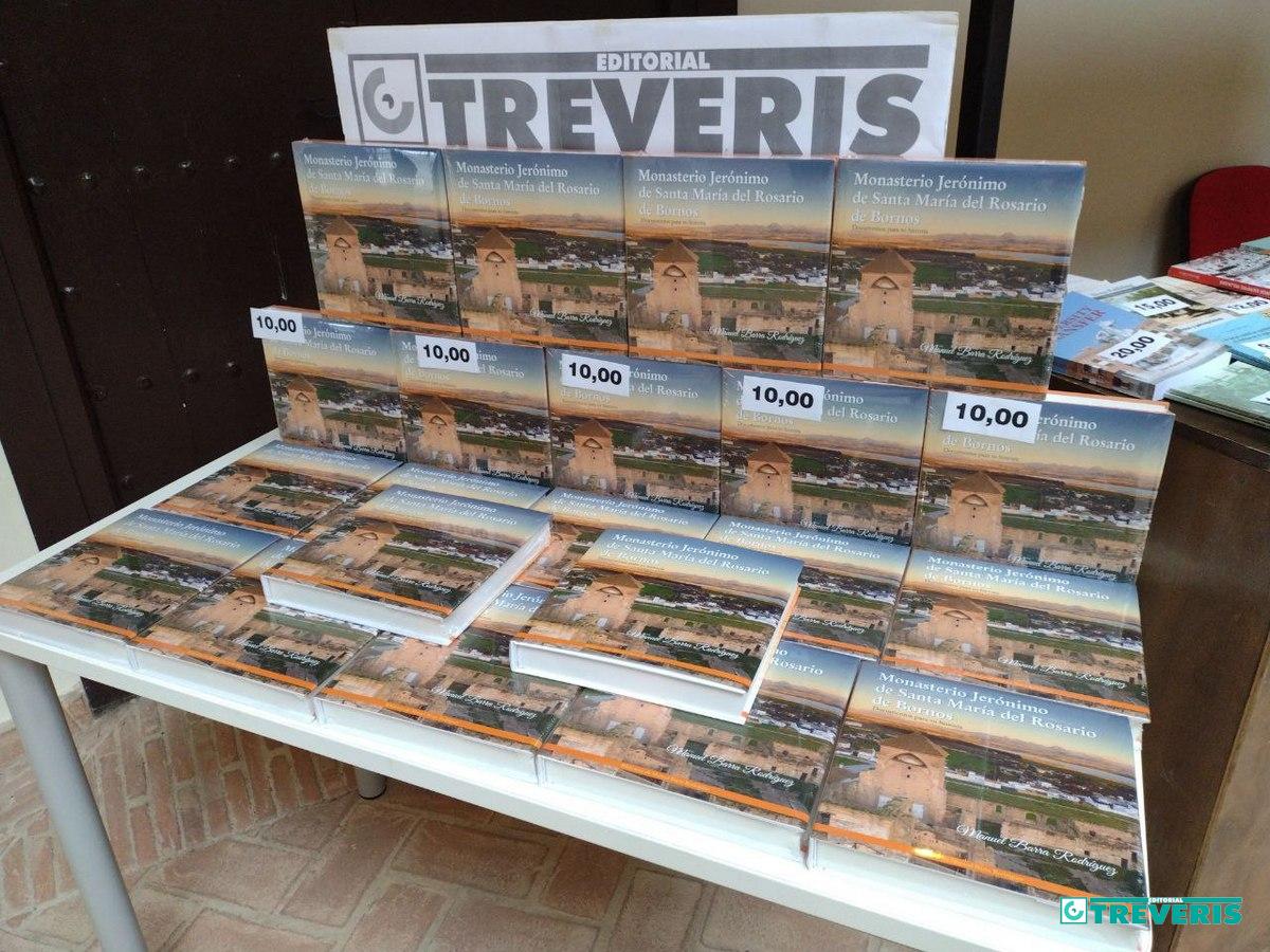 Ejemplares del libro presentado, en el stand de Editorial Tréveris en la Feria del Libro de Bornos en Casa Ordóñez.