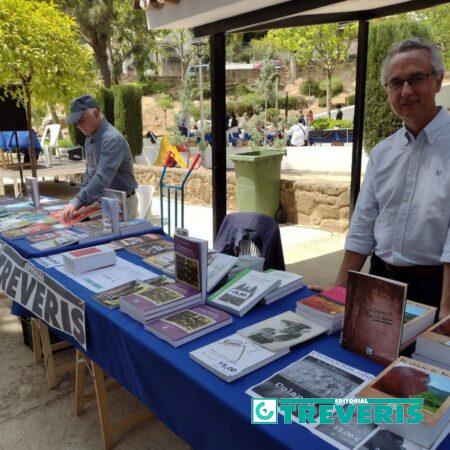 Preparación del stand de Editorial Tréveris.