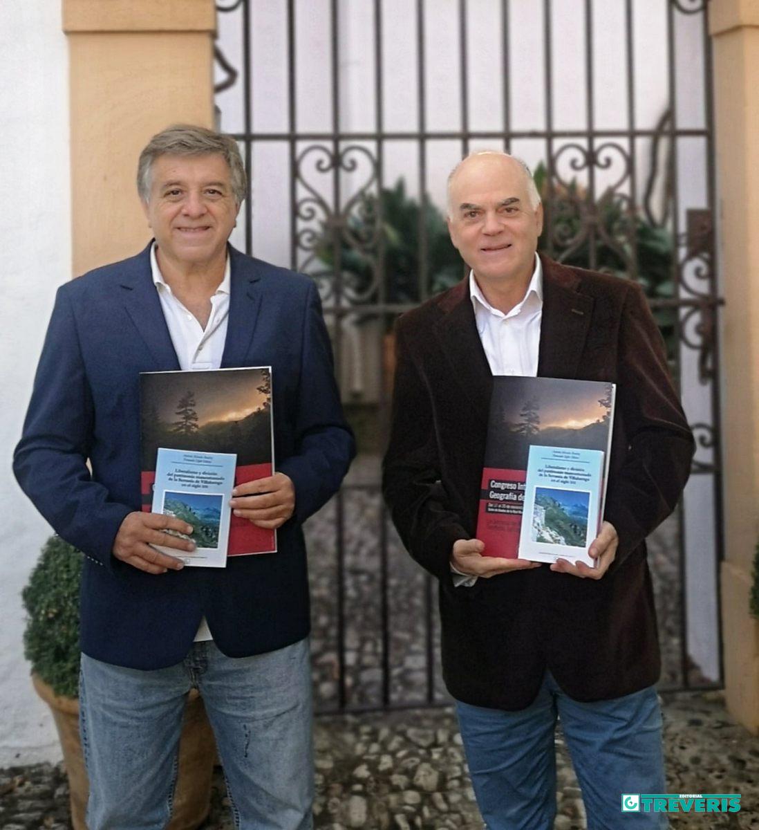 Los autores del opúsculo, en el patio de entrada de la Real Maestranza de Caballería de Ronda.