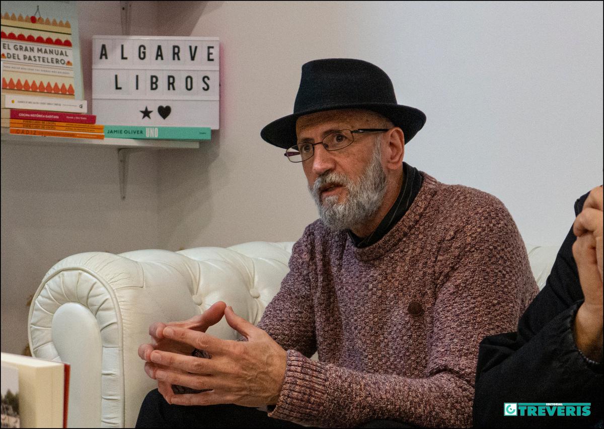 El traductor de la trilogía de Hauteclocque, Manuel Ángel Gómez Angulo, durante su intervención (Foto: Ángel Pablo).