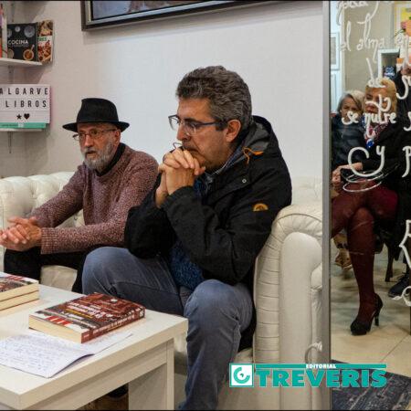 Manuel Ángel Gómez Angulo y Pedro Bohórquez Gutiérrez, durante la presentación de la trilogía de Hauteclocque, en Algarve Libros.