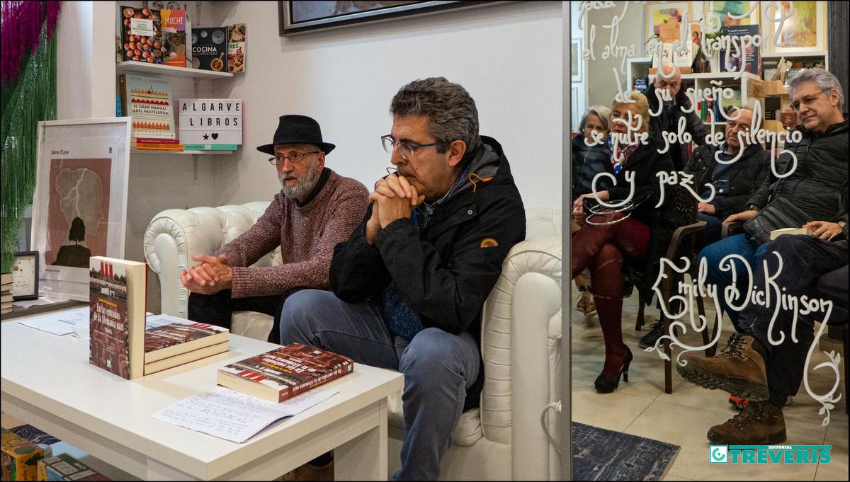 Manuel Ángel Gómez Angulo y Pedro Bohórquez Gutiérrez, durante la presentación de la trilogía de Hauteclocque, en Algarve Libros (Foto: Ángel Pablo).