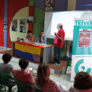 José Domínguez, responsable del área de Cultura del PCE de Arriate, al presentar a los intervinientes.