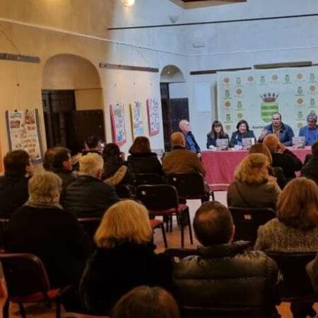 Presentación del libro Don Perafán de Ribera y sus fundaciones de Bornos, ante un nutrido público en Casa Ordóñez.